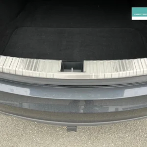 Tesla Model S bagasjeromterskelbeskyttelse i aluminium Hexolon