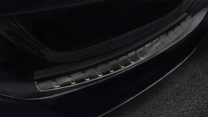 Bakfangerbeskytter Mercedes C (W205) Sedan / Black Edition (2014-2021) – rustfritt stål | Avisa