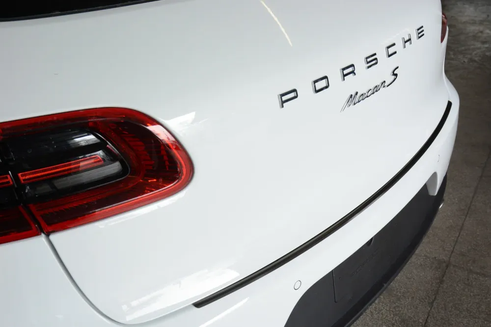 Bakfangerbeskytter Porsche Macan I (95B) (2014-2024) – svart stål med kant | Avisa