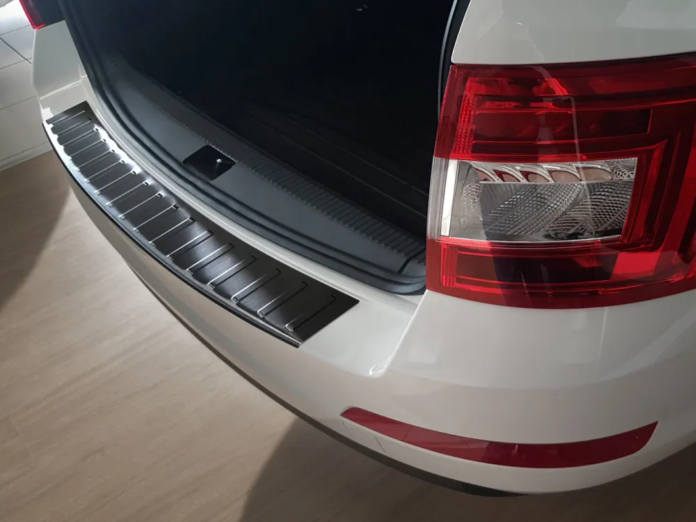 Bakfangerbeskytter Skoda Octavia III Stasjonsvogn (2013-2020) – Rustfritt stål | Avisa