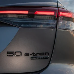 Emblem Audi 50 e-tron Black Glossy Bakluke | Vag