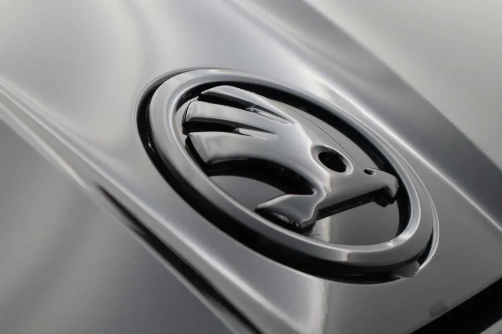 Emblem Skoda Enyaq iV > Monte Carlo Panser Glossy Black | Vag